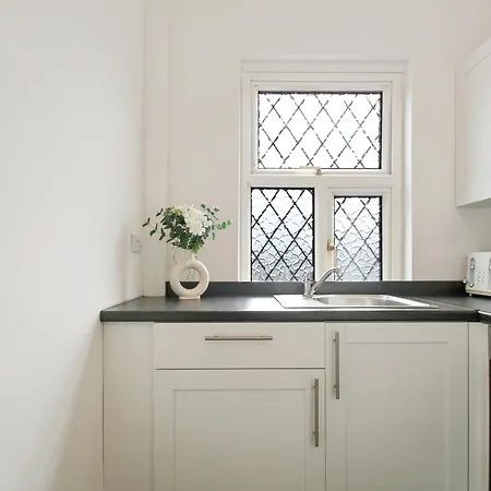 Home In Woodhouse, Leeds,Free 4 Car Parking,Free Wifi Leeds  Exterior photo