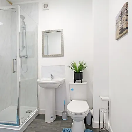 Home In Woodhouse, Leeds,Free 4 Car Parking,Free Wifi Leeds  Exterior photo