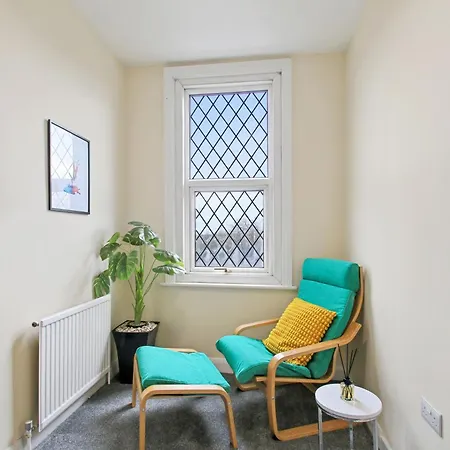 Home In Woodhouse, Leeds,Free 4 Car Parking,Free Wifi Leeds  Exterior photo