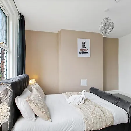 Home In Woodhouse, Leeds,Free 4 Car Parking,Free Wifi Leeds  Exterior photo