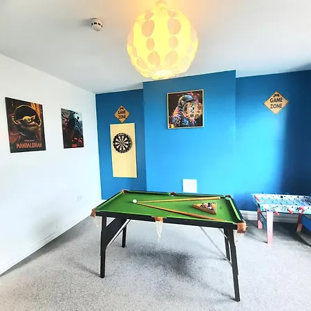 Home In Woodhouse, Leeds,Free 4 Car Parking,Free Wifi Leeds  Exterior photo
