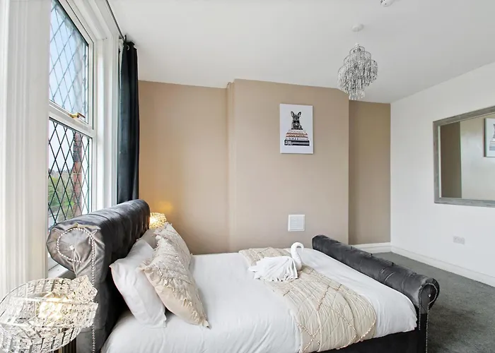 Home In Woodhouse, Leeds,Free 4 Car Parking,Free Wifi