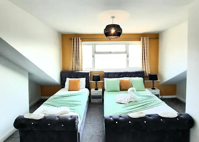 Home In Woodhouse, Leeds,Free 4 Car Parking,Free Wifi
