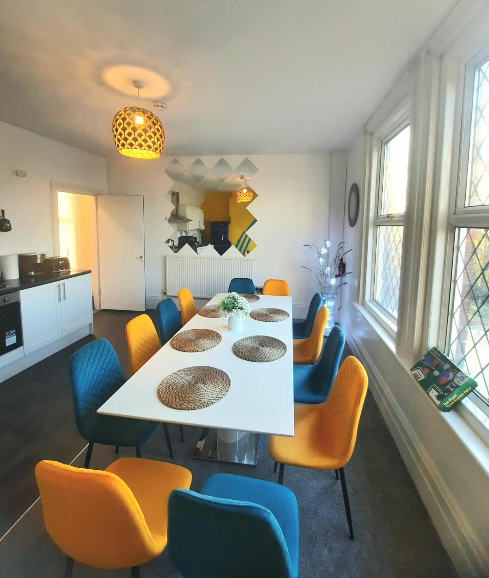 Holiday home In Woodhouse, Leeds,free 4 Car Parking,free Wifi