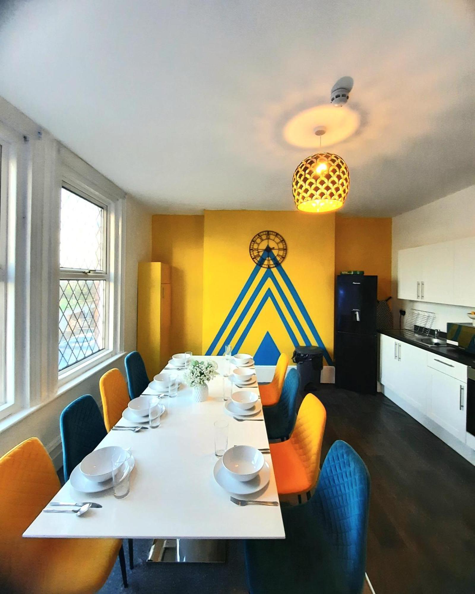 In Woodhouse, Leeds,free 4 Car Parking,free Wifi Holiday home